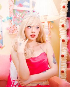 พลอยชมพู-ญานนีน ภารวี ไวเกล 