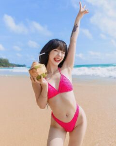 พลอยชมพู-ญานนีน ภารวี ไวเกล 