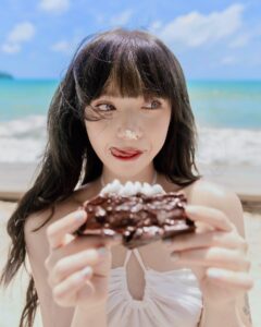 พลอยชมพู-ญานนีน ภารวี ไวเกล 