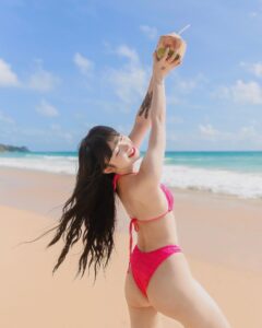 พลอยชมพู-ญานนีน ภารวี ไวเกล 