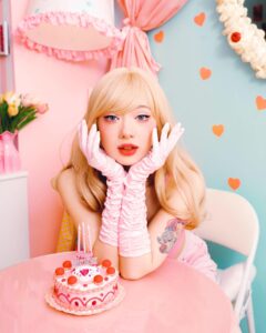 พลอยชมพู-ญานนีน ภารวี ไวเกล 