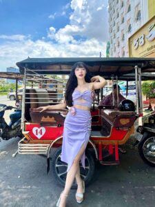 พลอยชมพู-ญานนีน ภารวี ไวเกล 