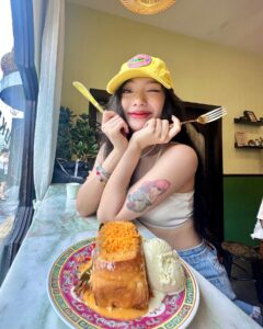 พลอยชมพู-ญานนีน ภารวี ไวเกล 