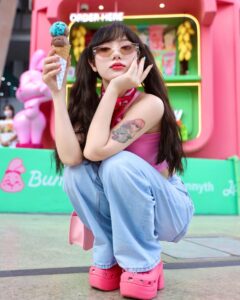 พลอยชมพู-ญานนีน ภารวี ไวเกล 