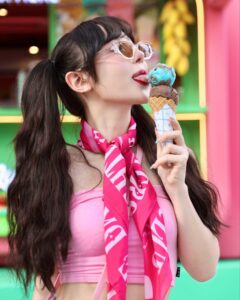 พลอยชมพู-ญานนีน ภารวี ไวเกล 