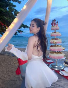 ใบเฟิร์น กุลธาดา ใบเฟิร์น กุลธาดา